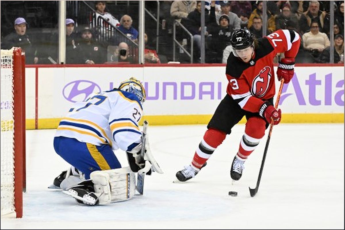 Breaking the Mold: New Jersey Devils Dominate Buffalo Sabres with a Resounding 7-2 Victory - 824683717