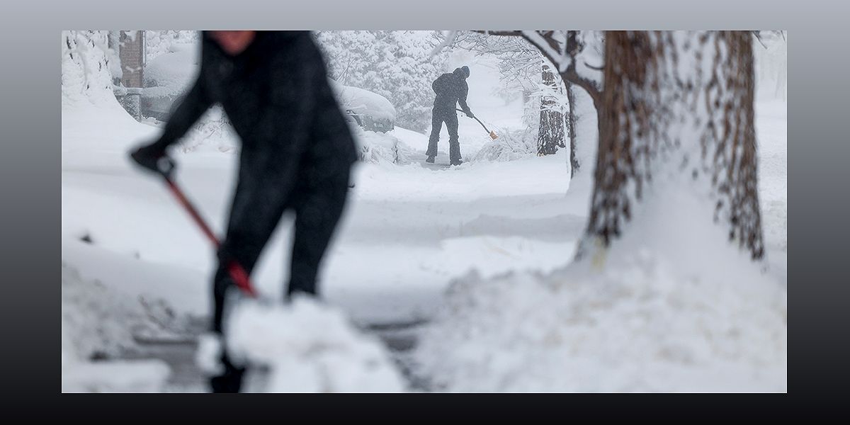 Prepare for a Winter Snowstorm: Lake-Effect Snow Warnings in Western New York - 145632512