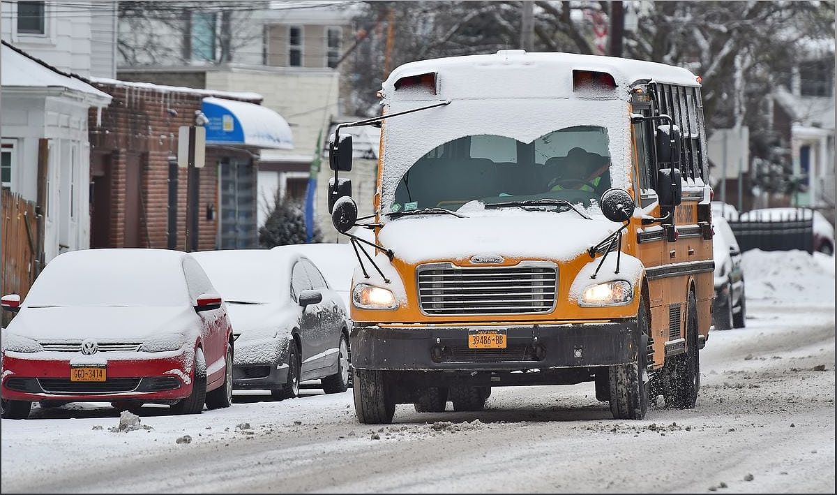 Prepare for a Winter Snowstorm: Lake-Effect Snow Warnings in Western New York - -1965546647