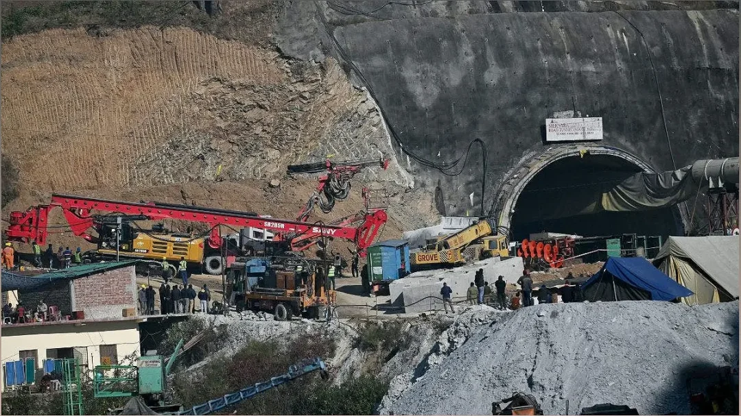 Trapped Workers in Collapsed Tunnel: A Race Against Time - 1760272372