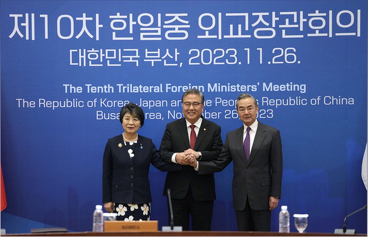 Reviving Trilateral Cooperation: South Korea, Japan, and China Discuss Resumption of Summit - 633399192