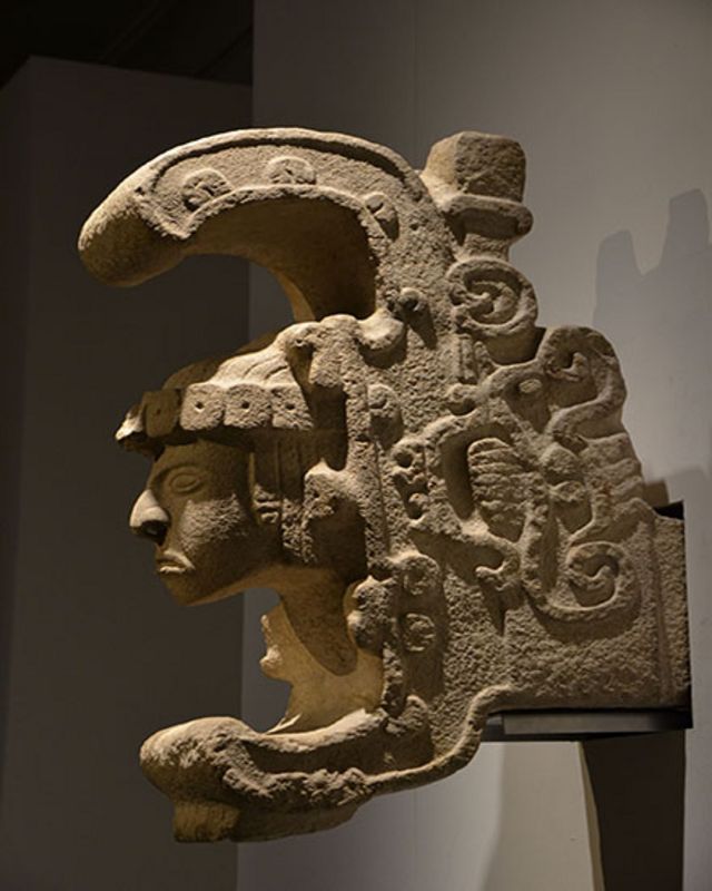 The relationship of the Mayans with natural elements, especially the land and cultivable foods such as corn, gave spiritual and administrative meaning to their way of life and even reflected it in the architecture of their buildings and monuments.