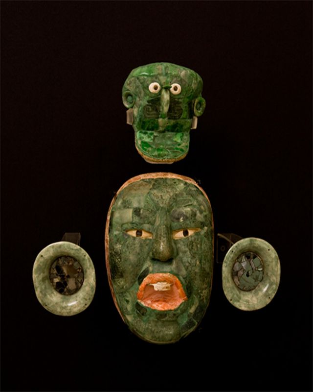 In addition to the luxurious headdresses that the rulers wore in life, at the time of their death their status was still important.  In the photo, a death mask - made mostly of jade - shows the mastery and importance that the artisans achieved during the rise of this culture.  (Photo: Inah)