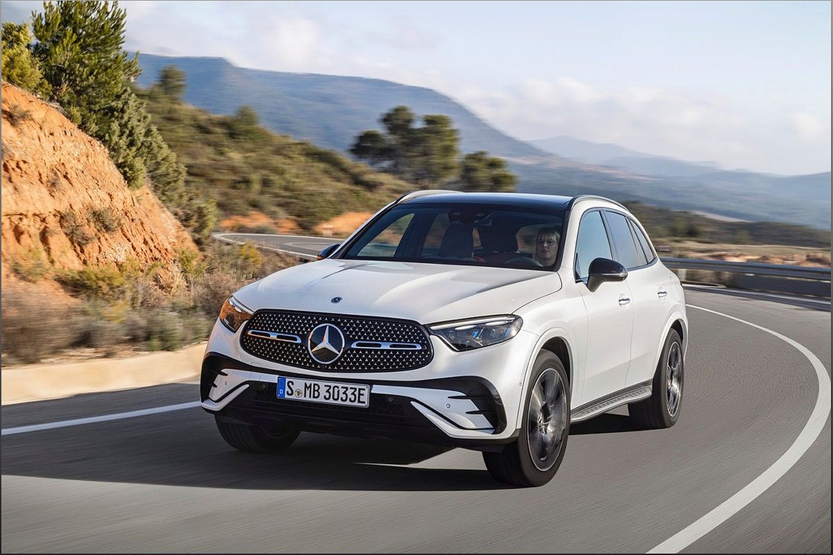 2024 Genesis GV70 vs Mercedes-Benz GLC: A Comparison of Small Luxury SUVs - 1322272194