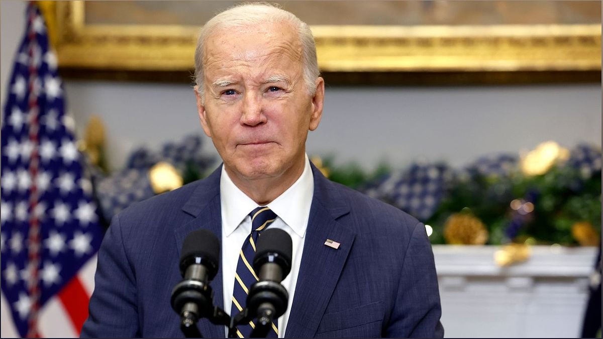 Biden's Immigration Compromise: Balancing Ukraine Aid and Latino Support - -1463700888