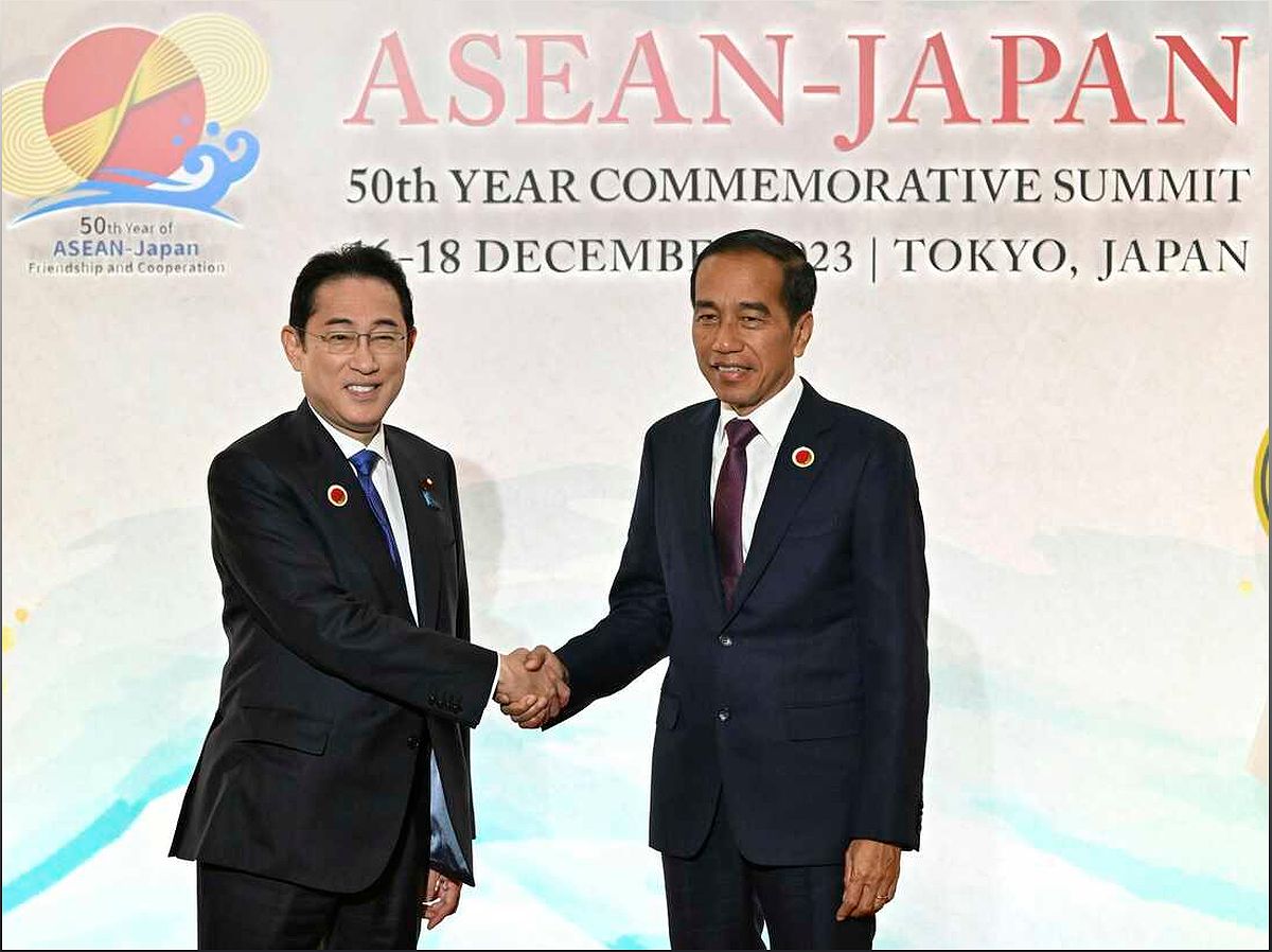 Japan and ASEAN Forge Stronger Partnership for Peace and Prosperity - 347973391