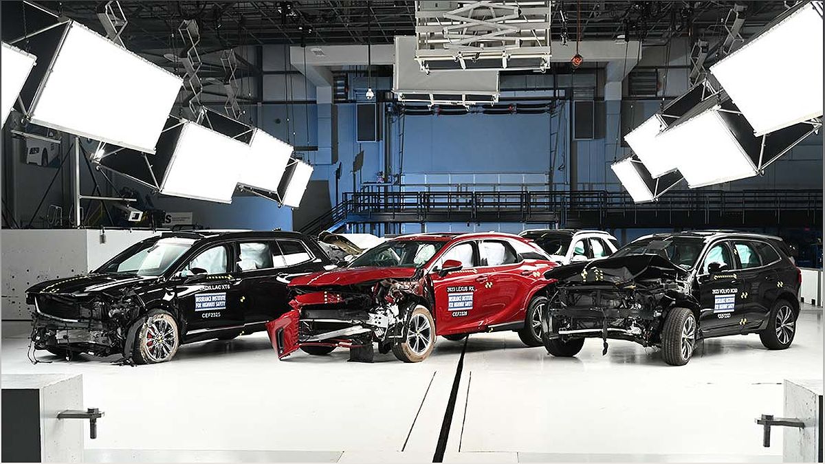 Luxury SUV Crash Test Results: How Safe Are Back Row Passengers? - 1119993319