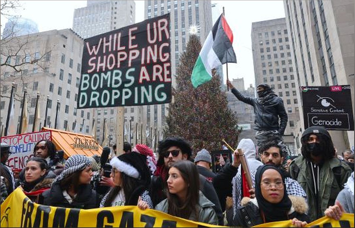 Pro-Palestinian Protesters Clash with Police in Midtown Manhattan on Christmas Day - 1816824887