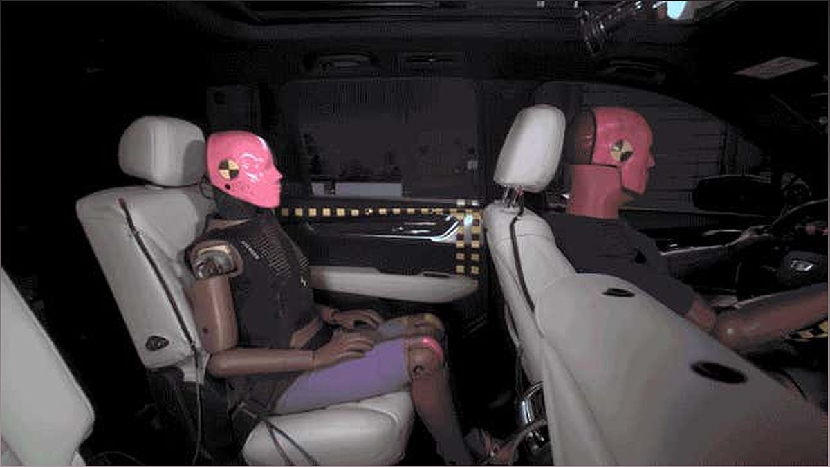 The Truth About Rear Seat Safety in Luxury SUVs - -1972817090