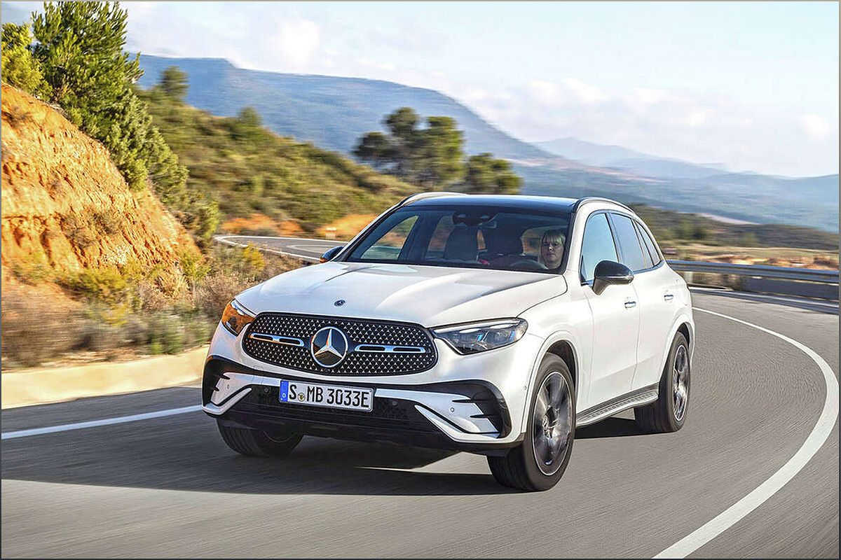 Mercedes-Benz GLC vs Genesis GV70: A Comparison of Luxury SUVs - 447787516